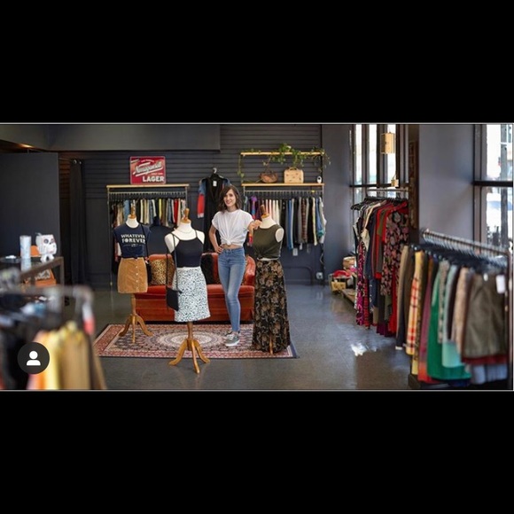 Meet your seller! - Picture 5 of 6